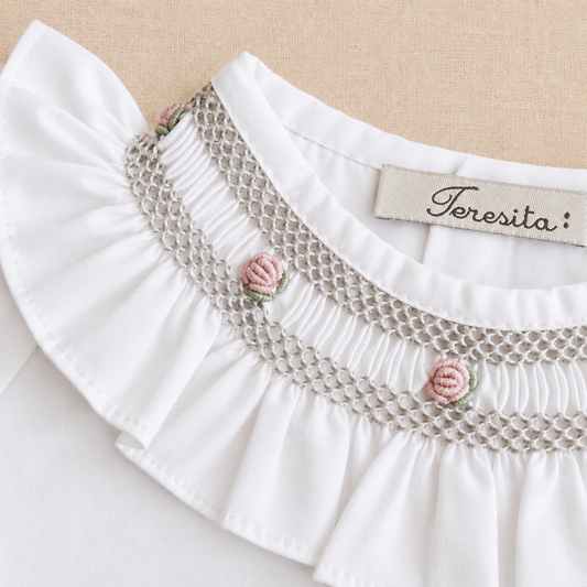 Blusa Paloma Gris - Bordado clásico a mano
