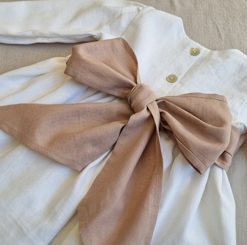 Vestido Lino Blanco Lazo Palo Rosa Manga Larga