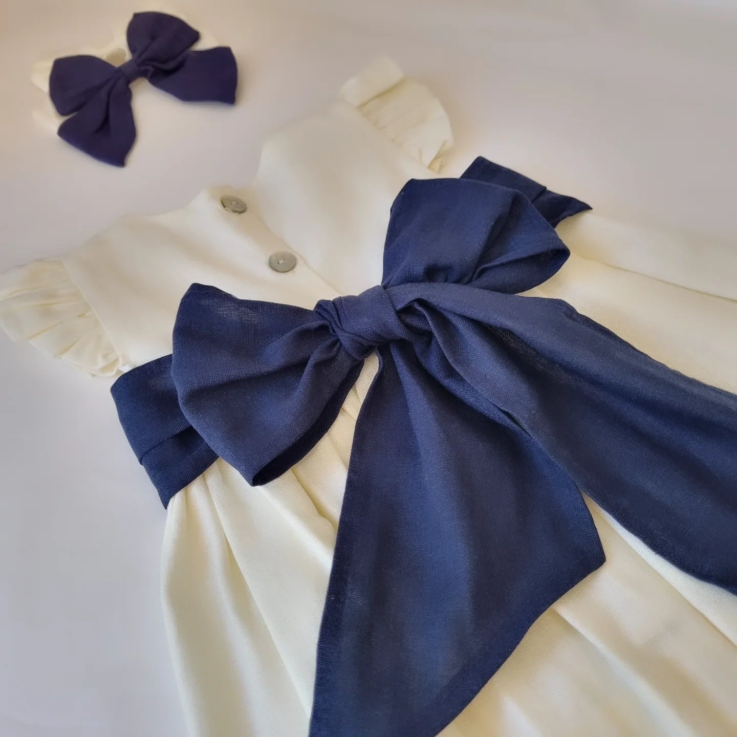 Vestido Lino Blanco Invierno Lazo Azul Marino